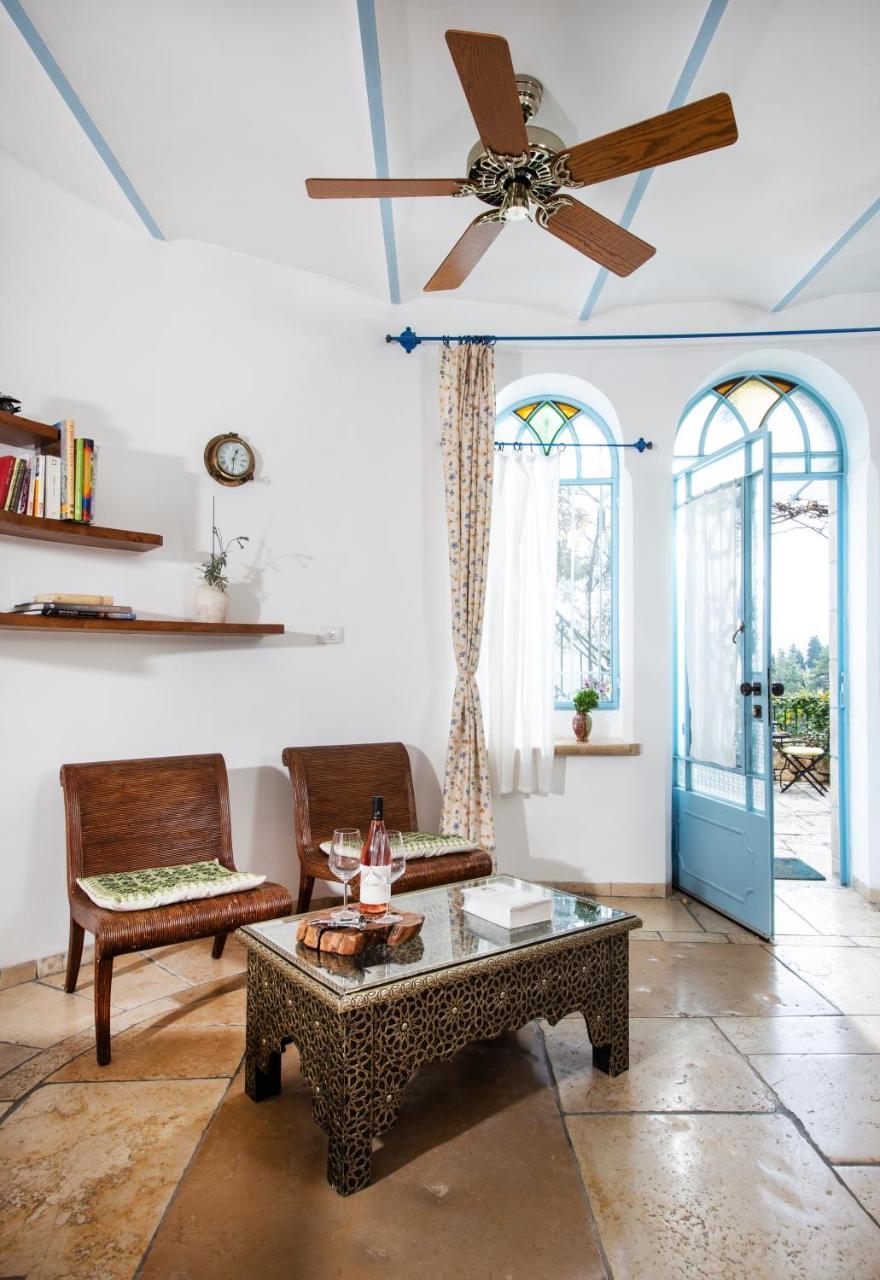 Above The Spring Bed and Breakfast Jeruzalem Buitenkant foto